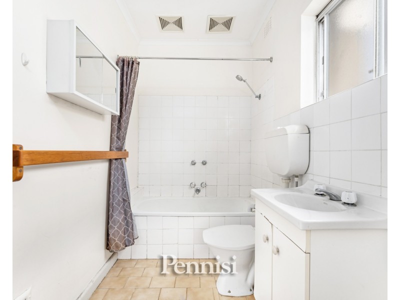 10/2 St Kinnord Street, Essendon VIC 3040