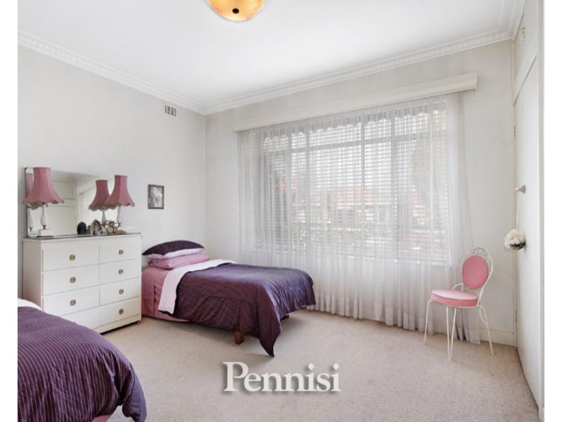 44 Hayes Road, Strathmore VIC 3041