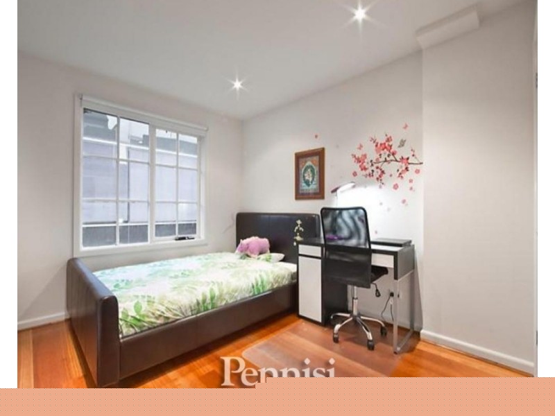 9 Kelvin Place, Carlton VIC 3053