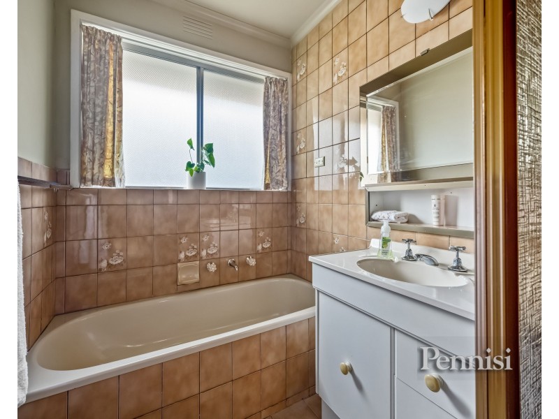 15 Sterling Drive, Keilor East VIC 3033