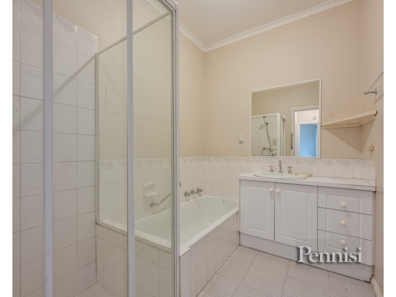 2/32 Gilbertson Street, Essendon VIC 3040