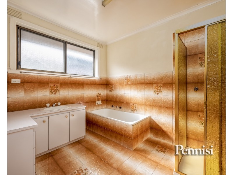 9 Raleigh Grove, Essendon North VIC 3041