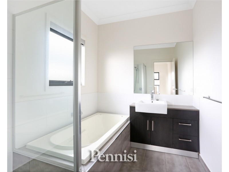 1/74 McIntosh Street, Airport West VIC 3042