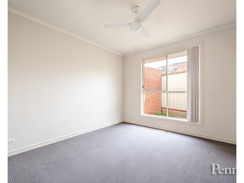 2/4 Lightwood Crescent, Meadow Heights VIC 3048