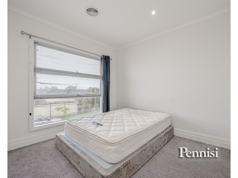 18 Dundee Street, St Albans VIC 3021