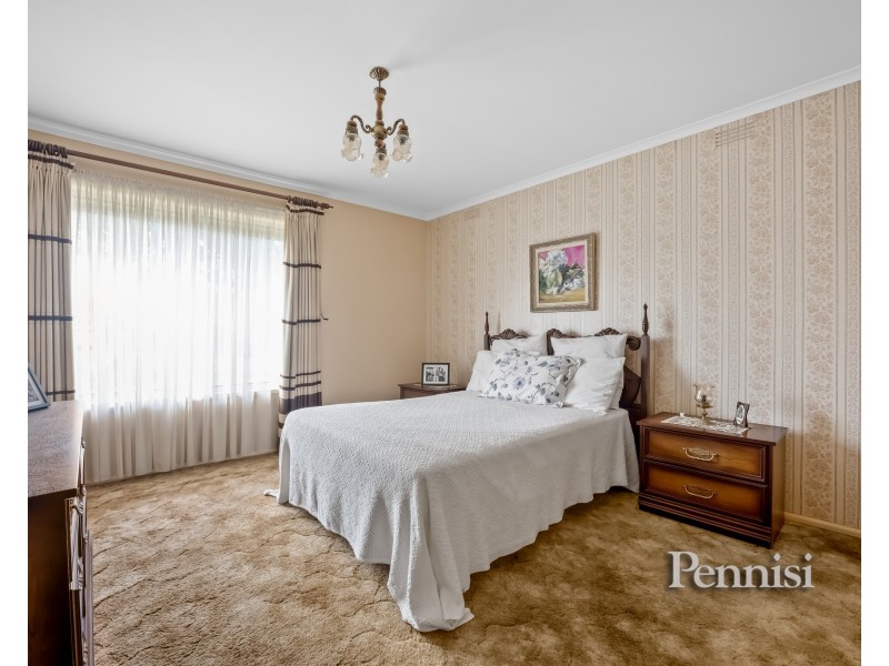 15 Sterling Drive, Keilor East VIC 3033