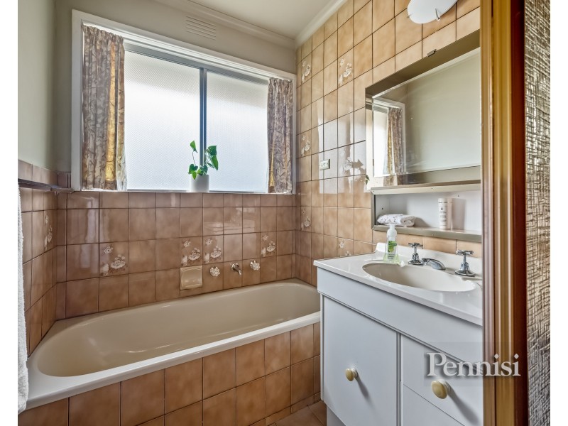 15 Sterling Drive, Keilor East VIC 3033