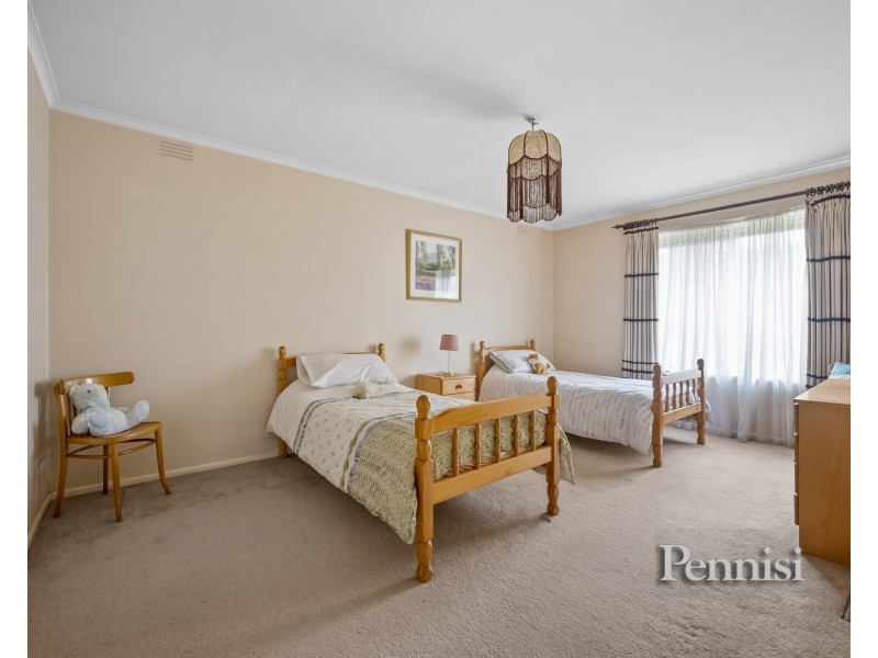 15 Sterling Drive, Keilor East VIC 3033