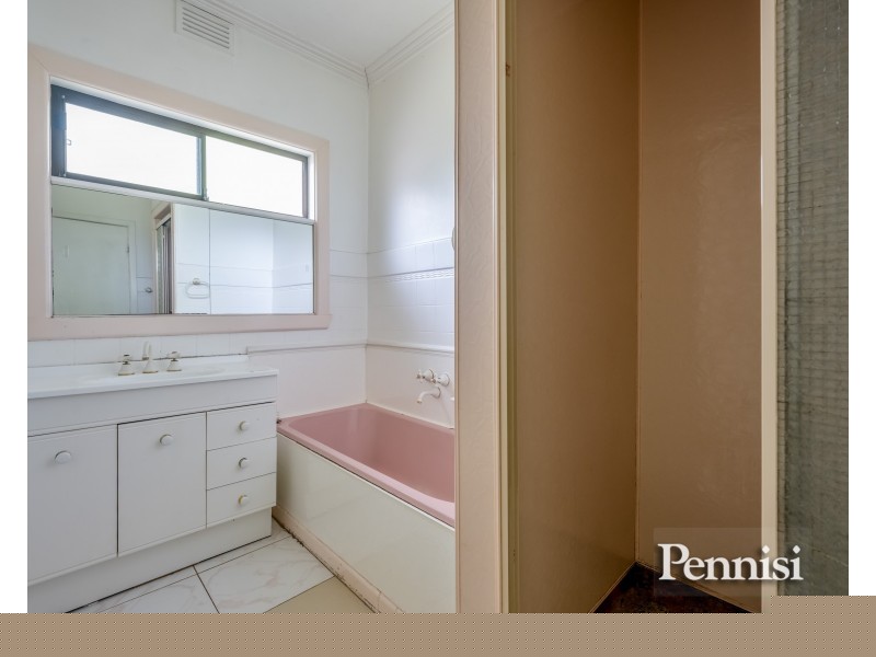 27 Melbourne Avenue, Glenroy VIC 3046