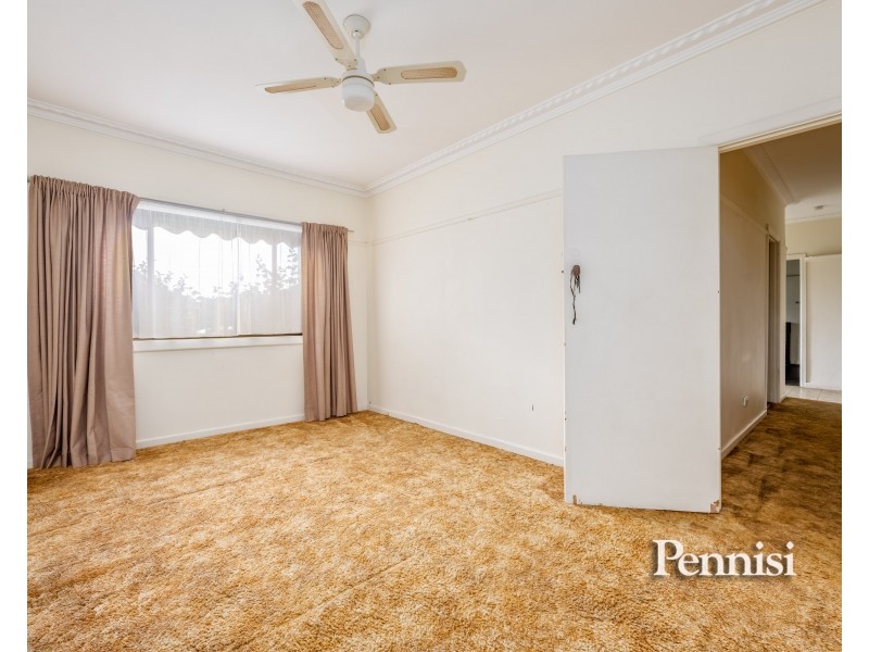 27 Melbourne Avenue, Glenroy VIC 3046
