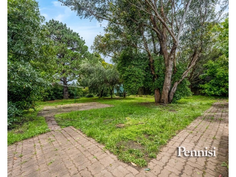 27 Melbourne Avenue, Glenroy VIC 3046
