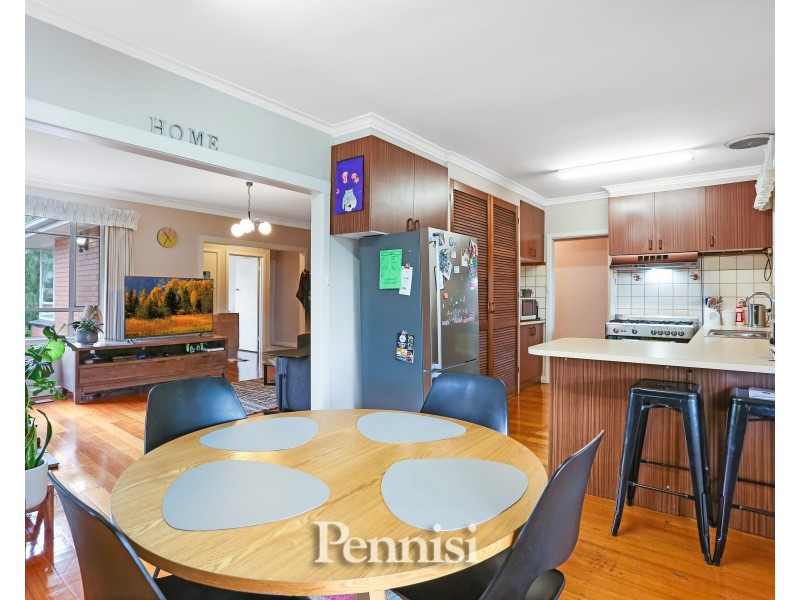 22 Strathnaver Avenue, Strathmore VIC 3041