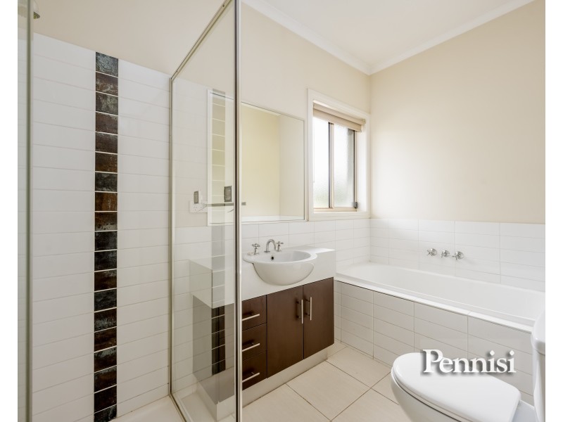 1/9 Tullamarina Avenue, Tullamarine VIC 3043