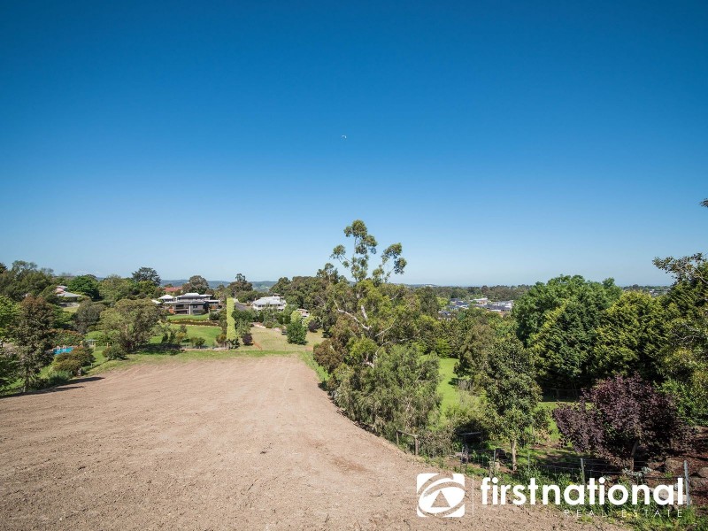 17 Casey Drive, Berwick VIC 3806
