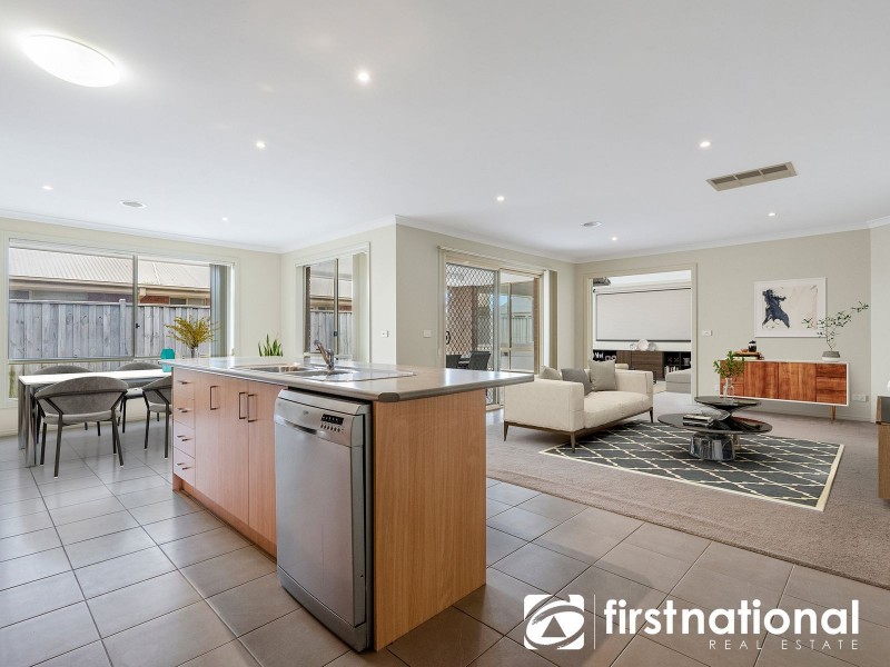 20 McCallum Drive, Cranbourne East VIC 3977