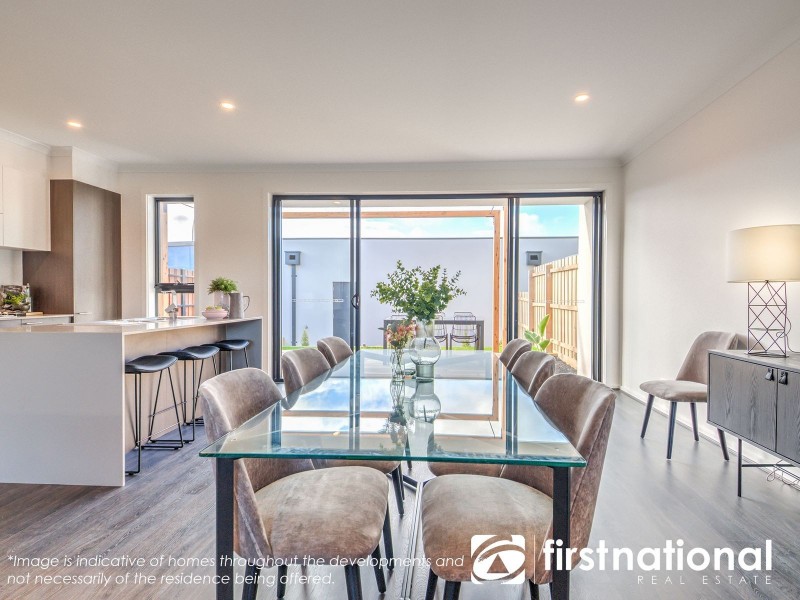 25 Fawkner Walk, Clyde North VIC 3978