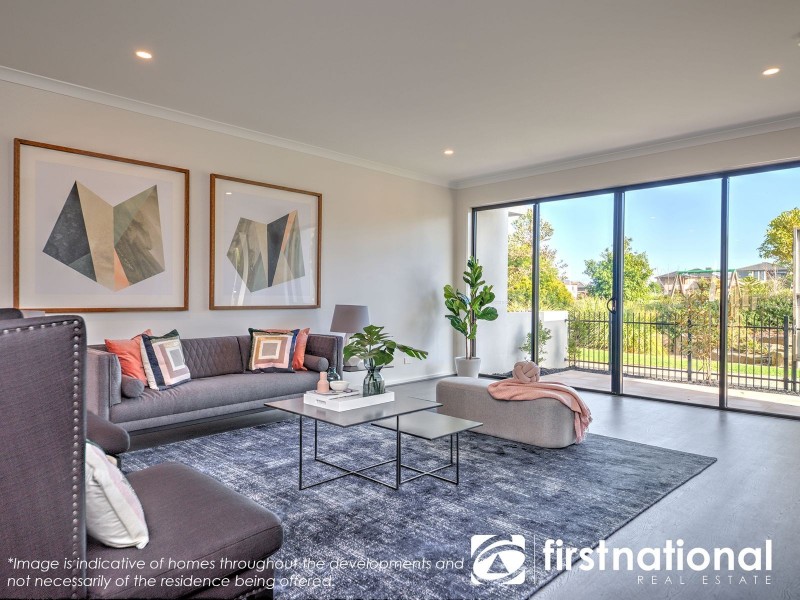 25 Fawkner Walk, Clyde North VIC 3978
