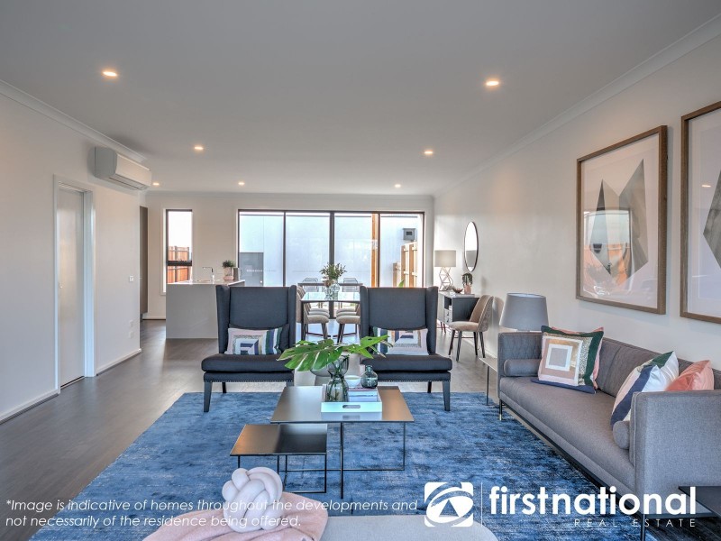 25 Fawkner Walk, Clyde North VIC 3978