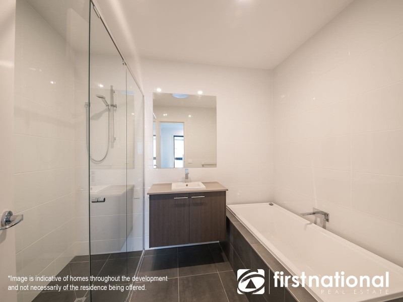 25 Fawkner Walk, Clyde North VIC 3978