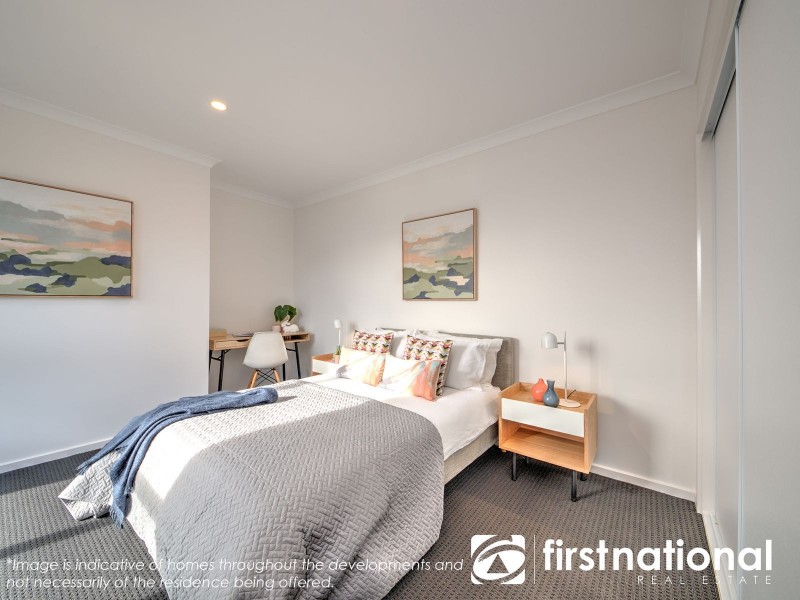 25 Fawkner Walk, Clyde North VIC 3978