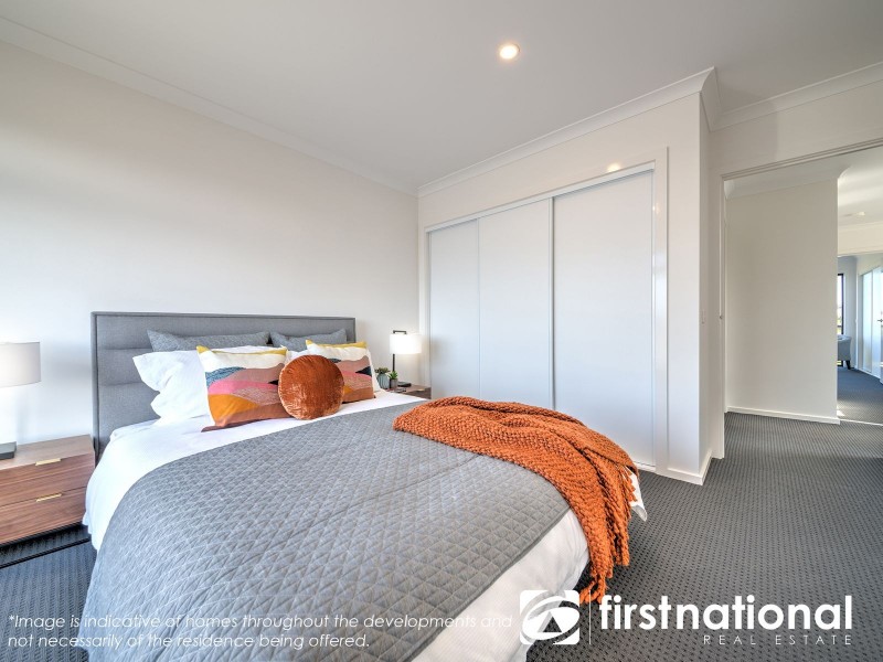 25 Fawkner Walk, Clyde North VIC 3978