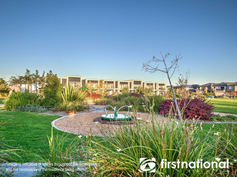 25 Fawkner Walk, Clyde North VIC 3978