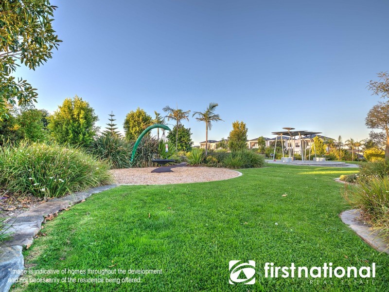 25 Fawkner Walk, Clyde North VIC 3978