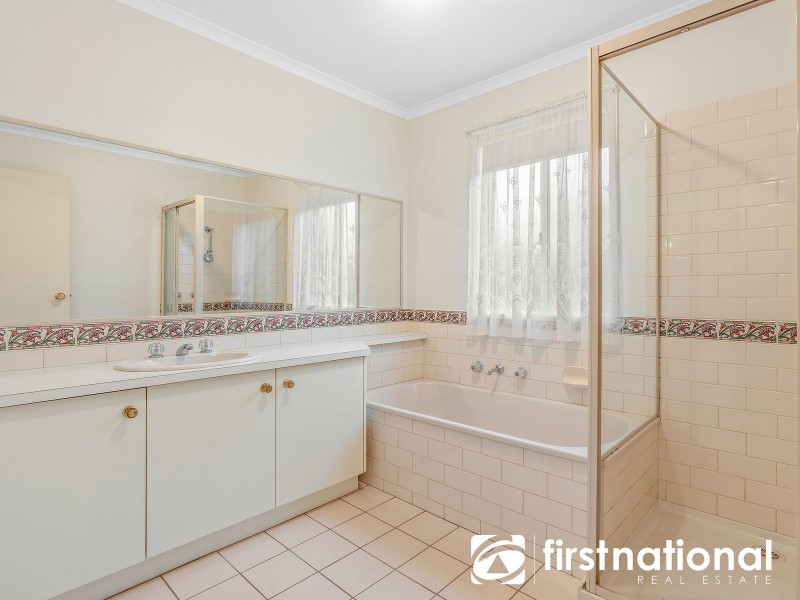 8 Emma Court, Berwick VIC 3806