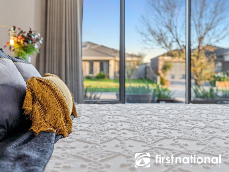 12 Bushman Way, Lynbrook VIC 3975