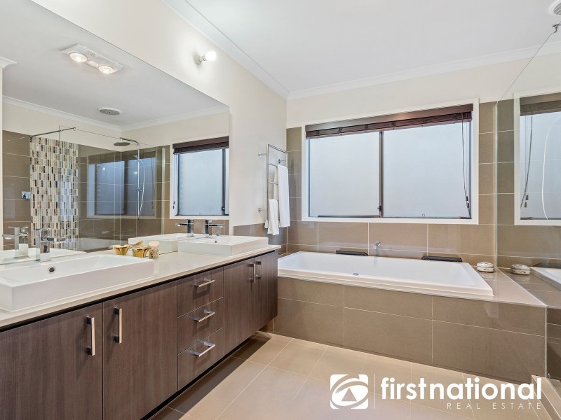 12 Bushman Way, Lynbrook VIC 3975