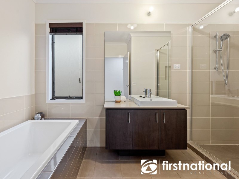 12 Bushman Way, Lynbrook VIC 3975