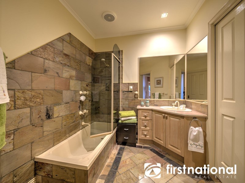 26 Edrington Park Drive, Berwick VIC 3806