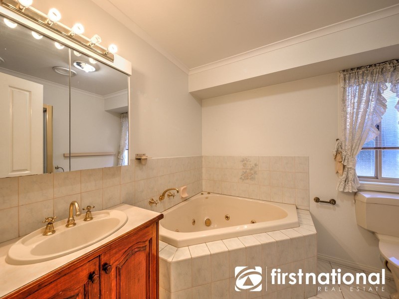 19 Millgrove Way, Berwick VIC 3806