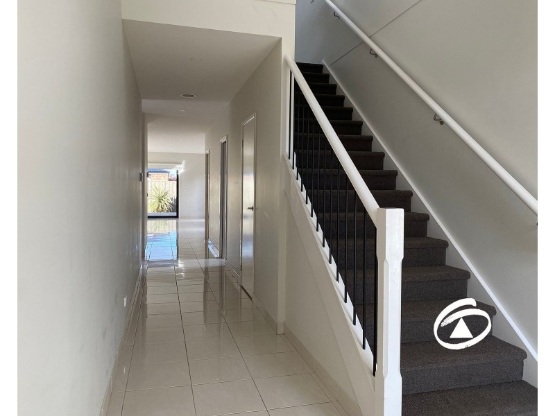 17 Blacksmith Way, Clyde North VIC 3978