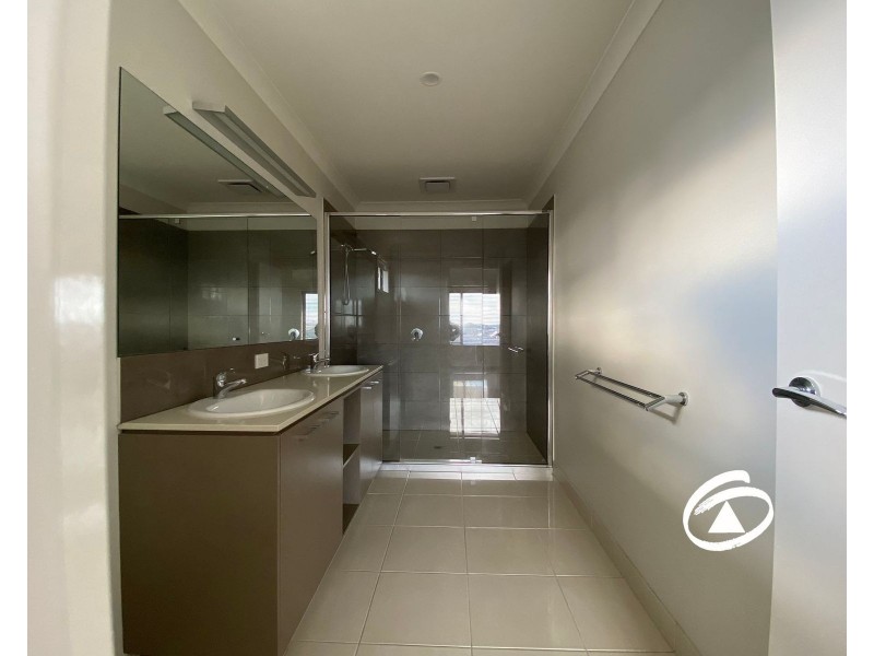 17 Blacksmith Way, Clyde North VIC 3978