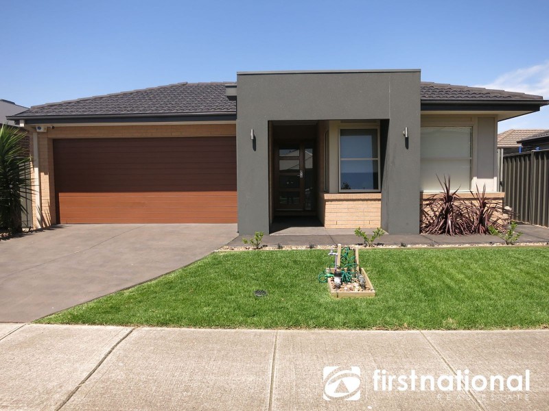 28 Chagall Parade, Clyde North VIC 3978