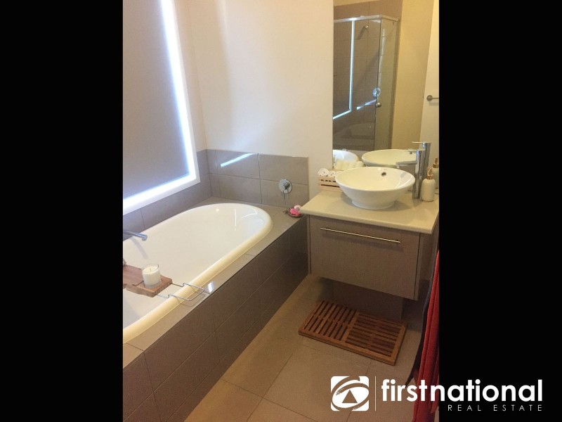 28 Chagall Parade, Clyde North VIC 3978