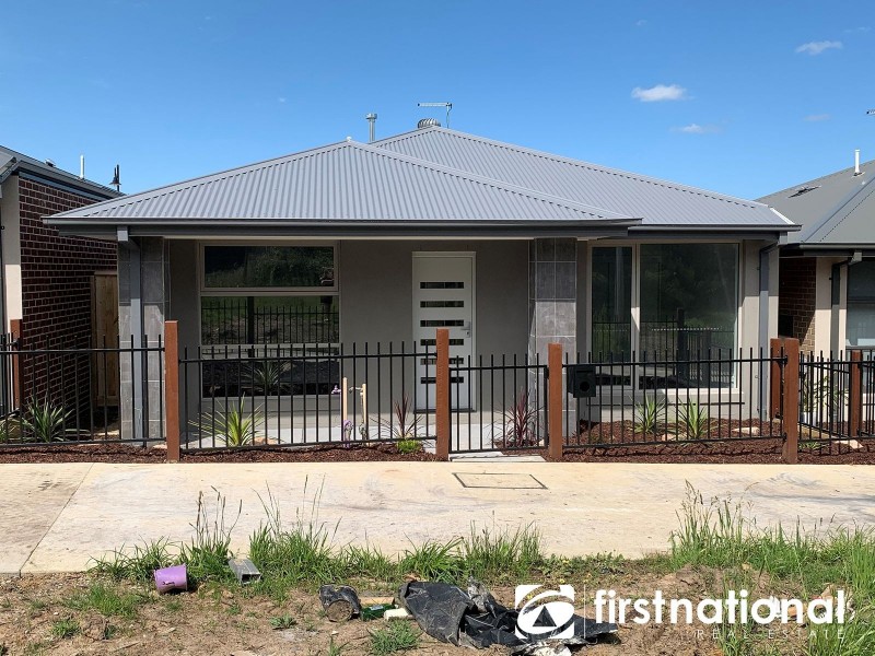 8B Whiteside Road, Officer VIC 3809