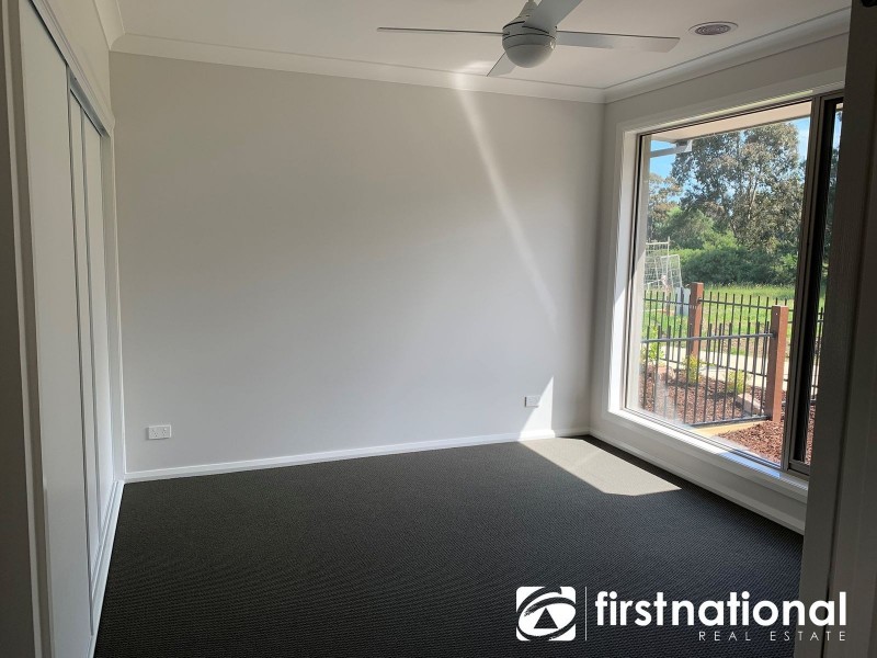 8B Whiteside Road, Officer VIC 3809