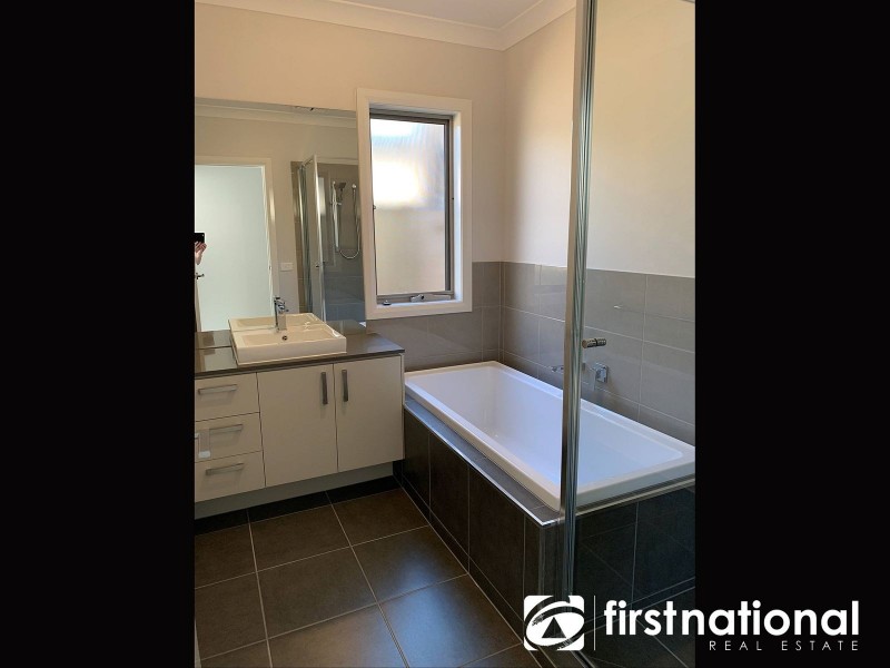 8B Whiteside Road, Officer VIC 3809