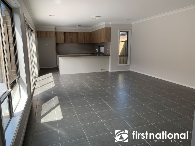 8B Whiteside Road, Officer VIC 3809