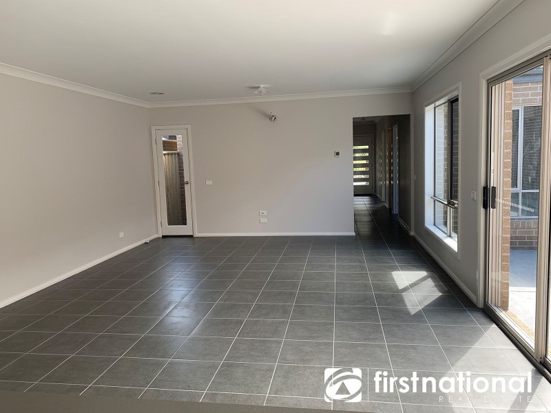 8B Whiteside Road, Officer VIC 3809