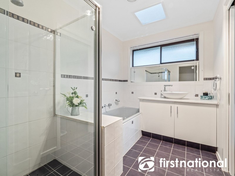 9 Daniher Close, Berwick VIC 3806