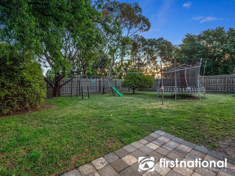 9 Daniher Close, Berwick VIC 3806