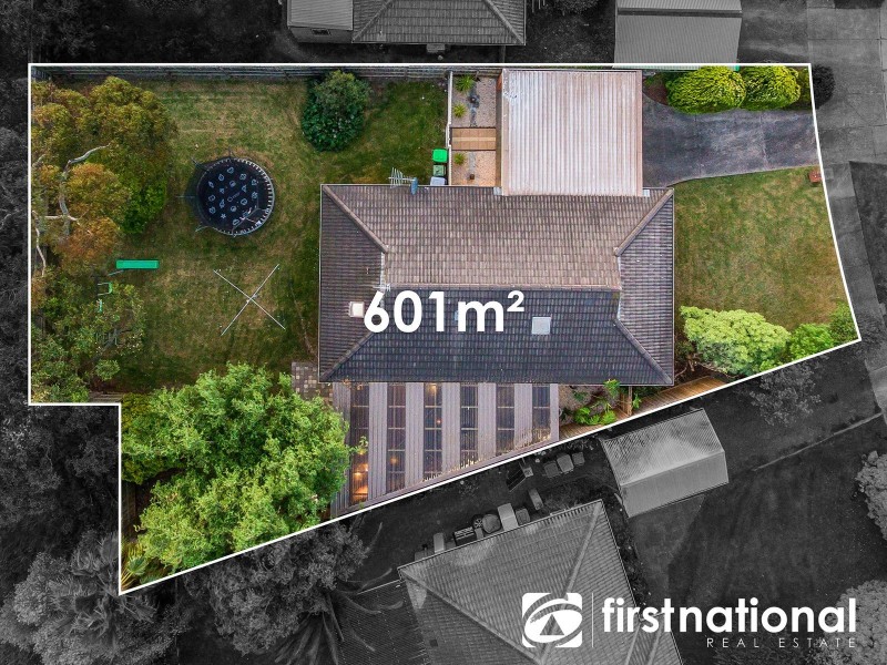 9 Daniher Close, Berwick VIC 3806