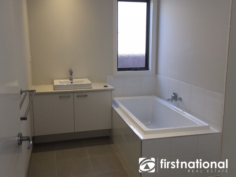 241 Pink Hill Boulevard, Officer VIC 3809