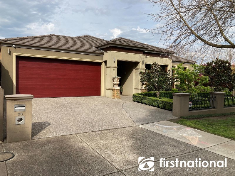 33 Cedarwood Crescent, Berwick VIC 3806