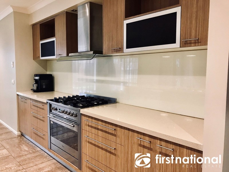 33 Cedarwood Crescent, Berwick VIC 3806