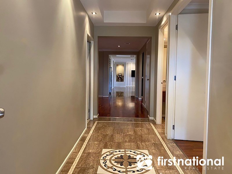 33 Cedarwood Crescent, Berwick VIC 3806