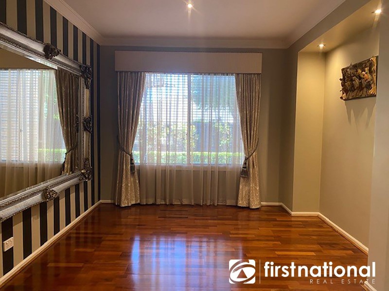 33 Cedarwood Crescent, Berwick VIC 3806